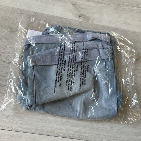 NYDJ Higher Rise Lightweight Denim Ella Shorts- Charmed 10 NWT IN PKG - Picture 7 of 7